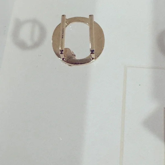 NEW Alexander McQueen Alphabet Skull Sneaker Charm in Gold “Letter O”. - Picture 5 of 7